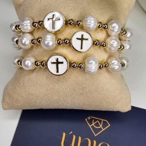 Pulsera con Charm de Cruz  y Perlas