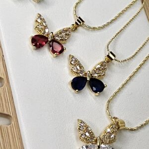 Collar Mariposa con Cristales de Colores